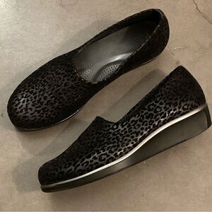SAS Black Leopard Print Flocked velvet Women's Loafers